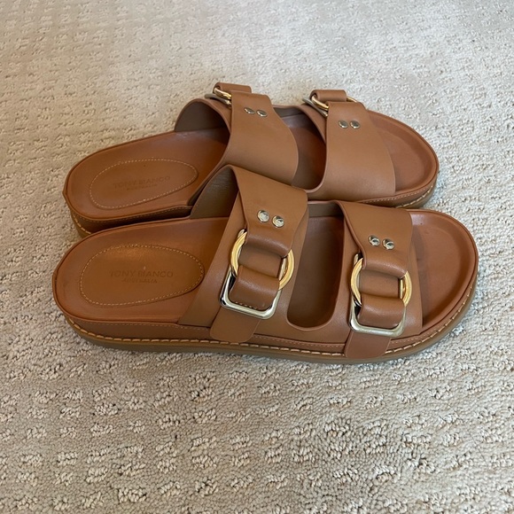 Tony Bianco tan slip on sandals - Picture 3 of 3
